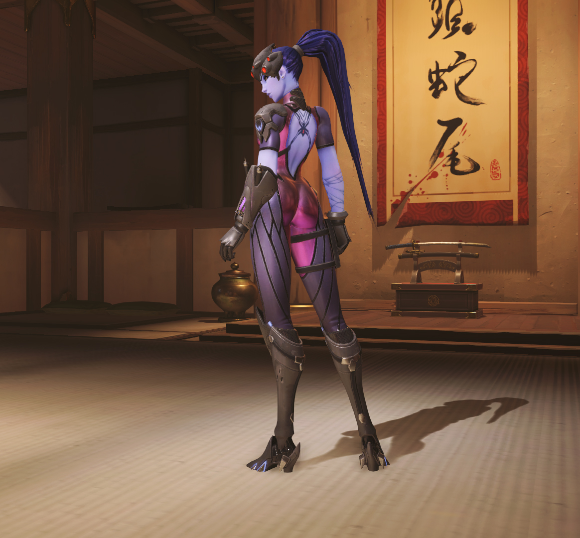 ФайлРоковая вдоваВзгляд через плечоПобедная поза.jpg